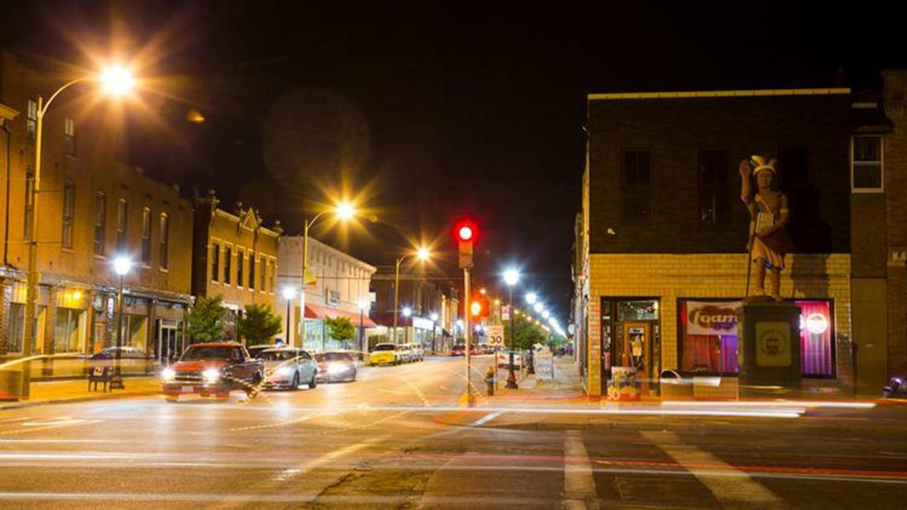Luxury Apt W/ Spectrum Mood Lighting - Historic Cherokee Street Antique Row Maryland Heights Exterior photo